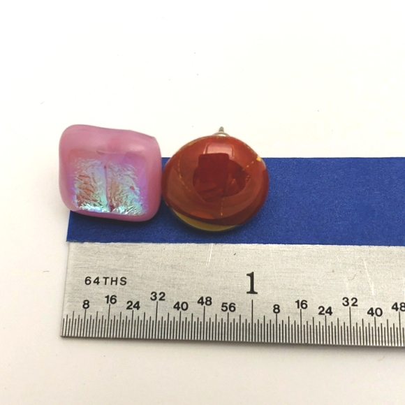 2 pair glass and ceramic stud earrings - Picture 3 of 3